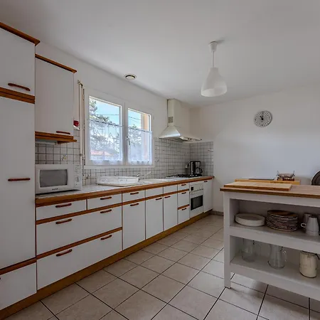 Maison A Biscarrosse: Proche Plage, Commerces, Jardin, Terrasse Avec Bbq, 5 Pers, Garage - Fr-1-521-247 * ביסקארוס